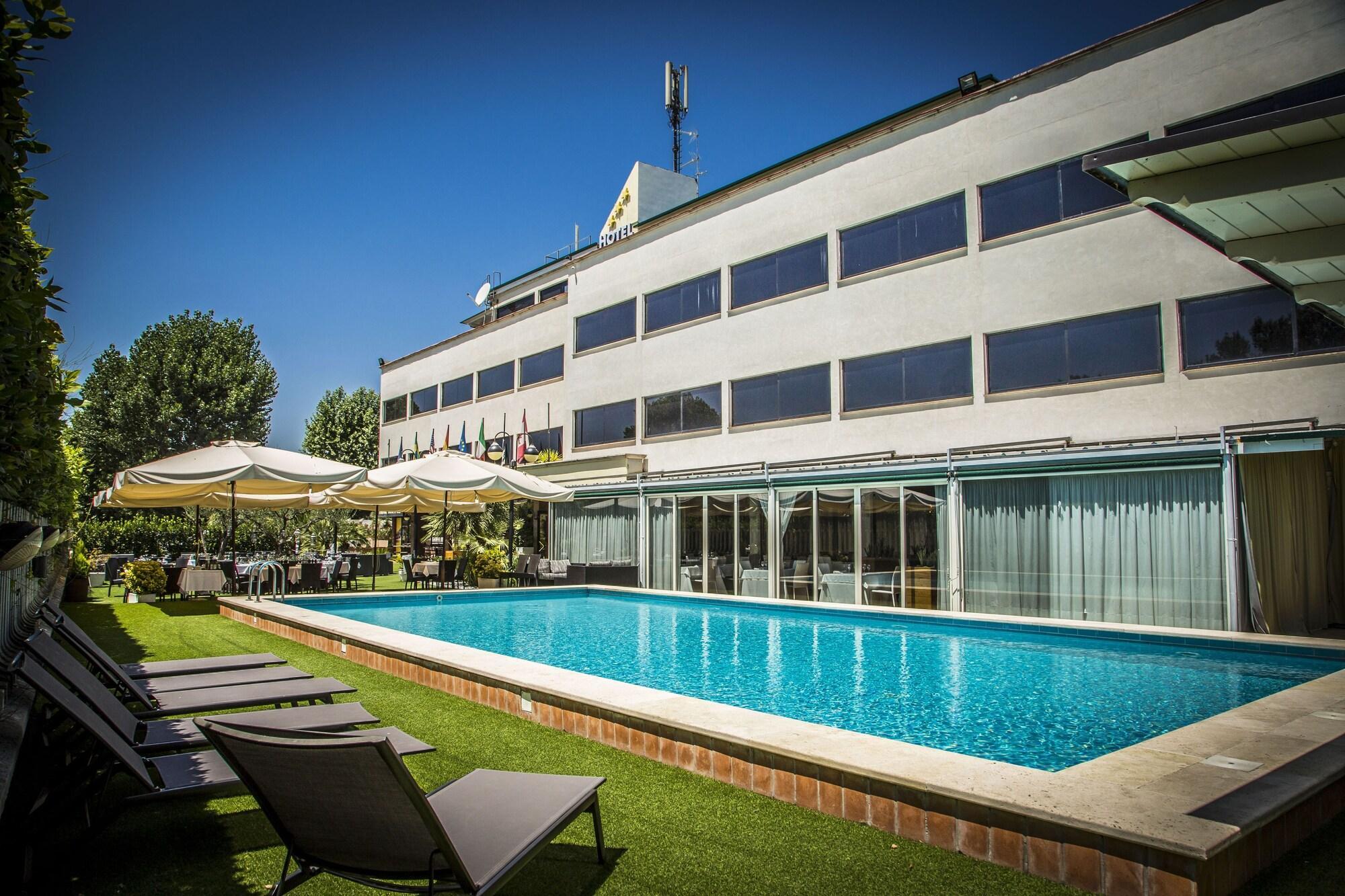 Hotel Cristallo Relais, Sure Hotel Collection By Best Western Тиволи Екстериор снимка